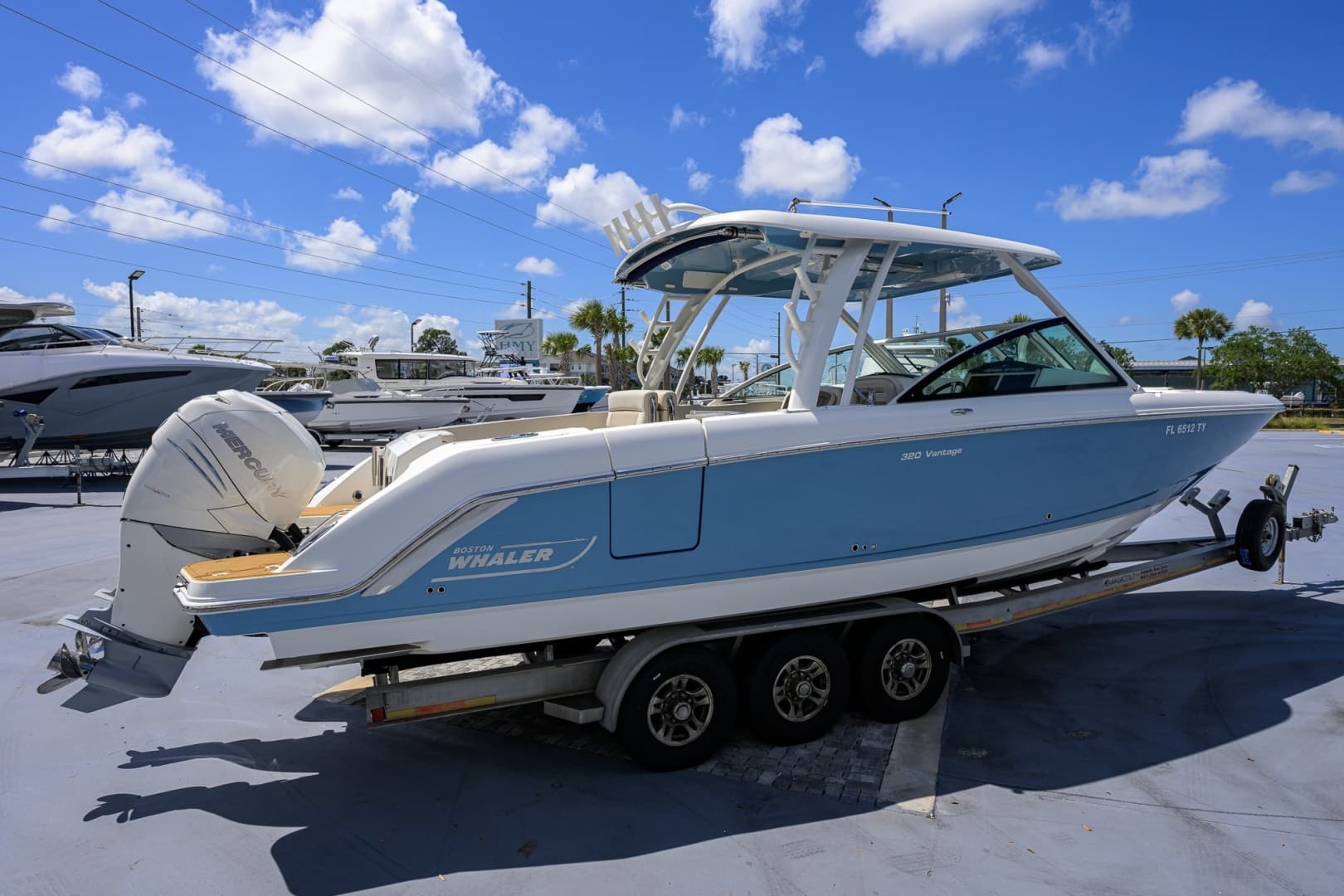2023 Boston Whaler Vantage - Image 13