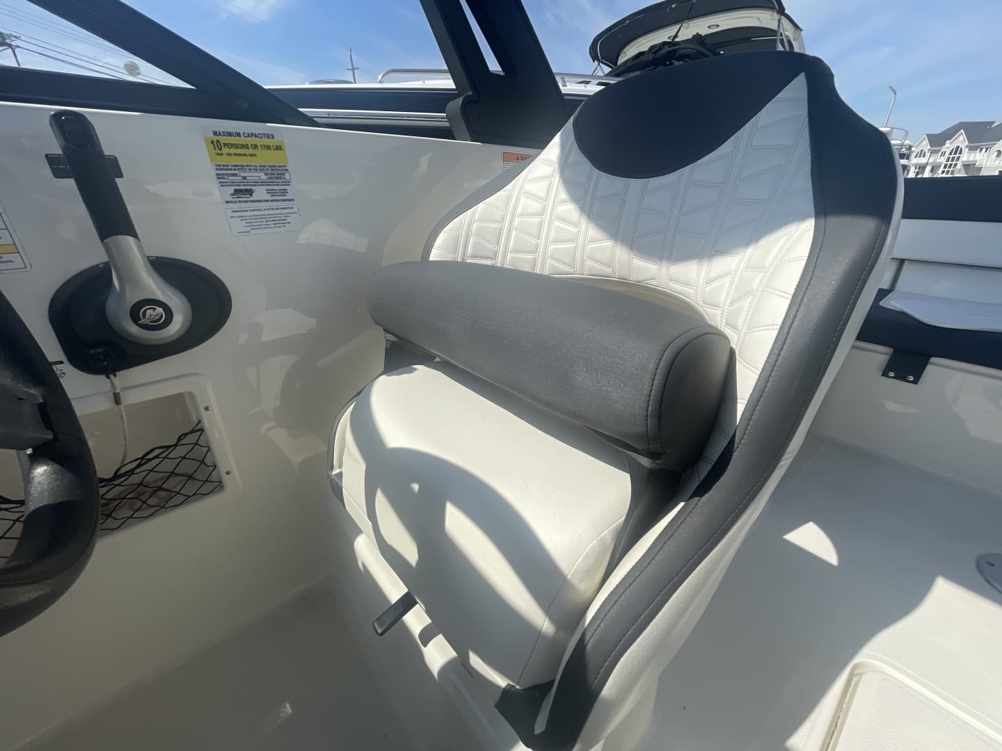 2019 Bayliner VR6 Bowrider I/O - Image 15