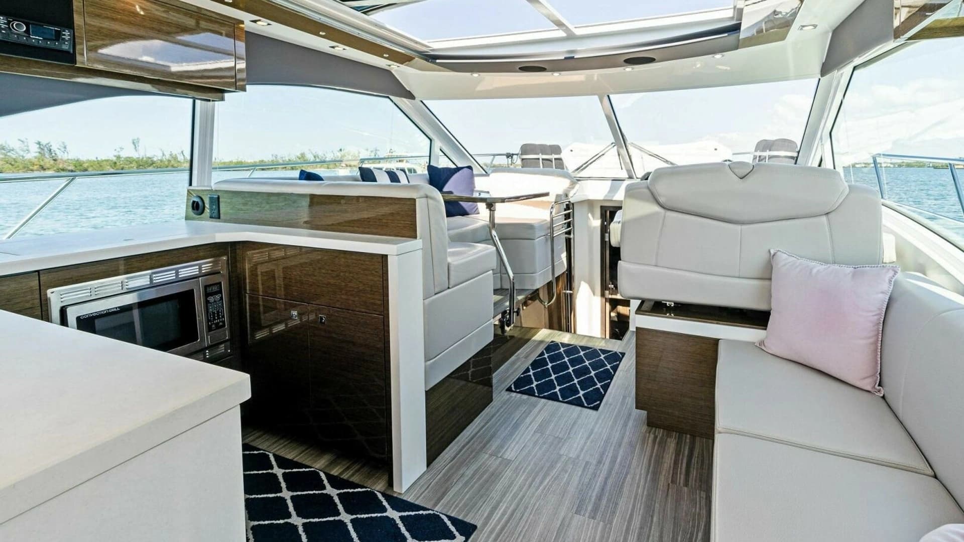 2019 Cruisers Yachts 45 Cantius - Image 39