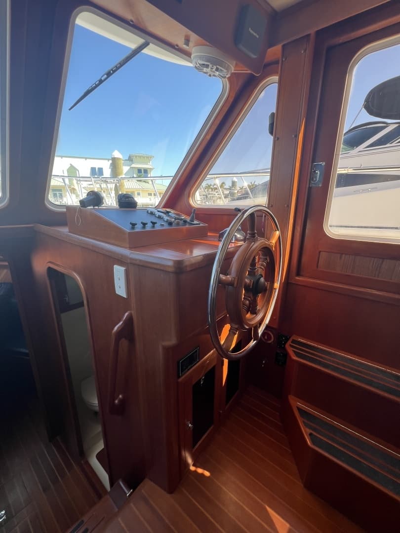 2007 Heritage East 36 Sundeck Trawler - Image 4