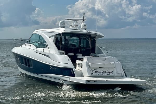 2016 Cruisers Yachts Cantius