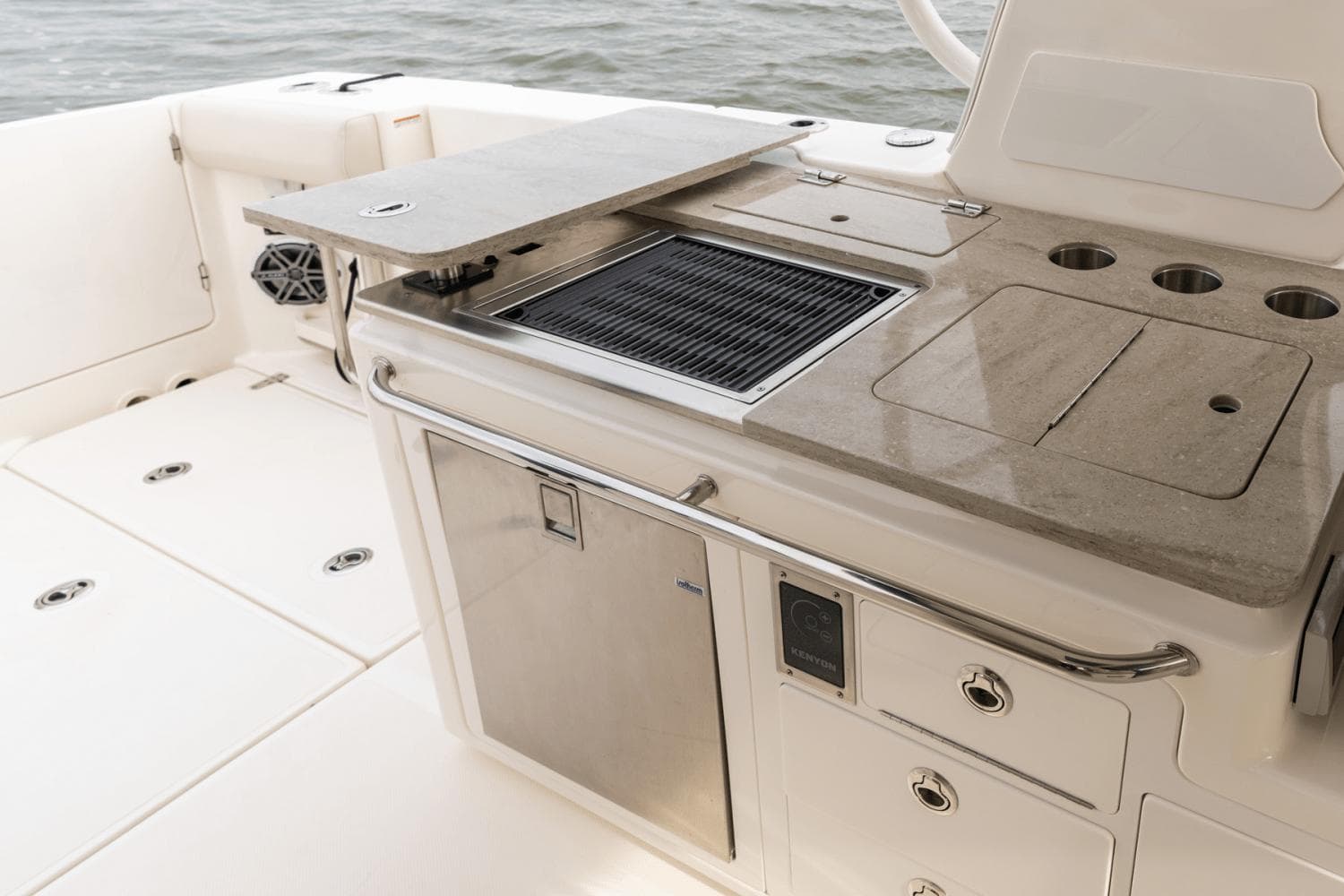 2026 Boston Whaler 380 Realm - 93
