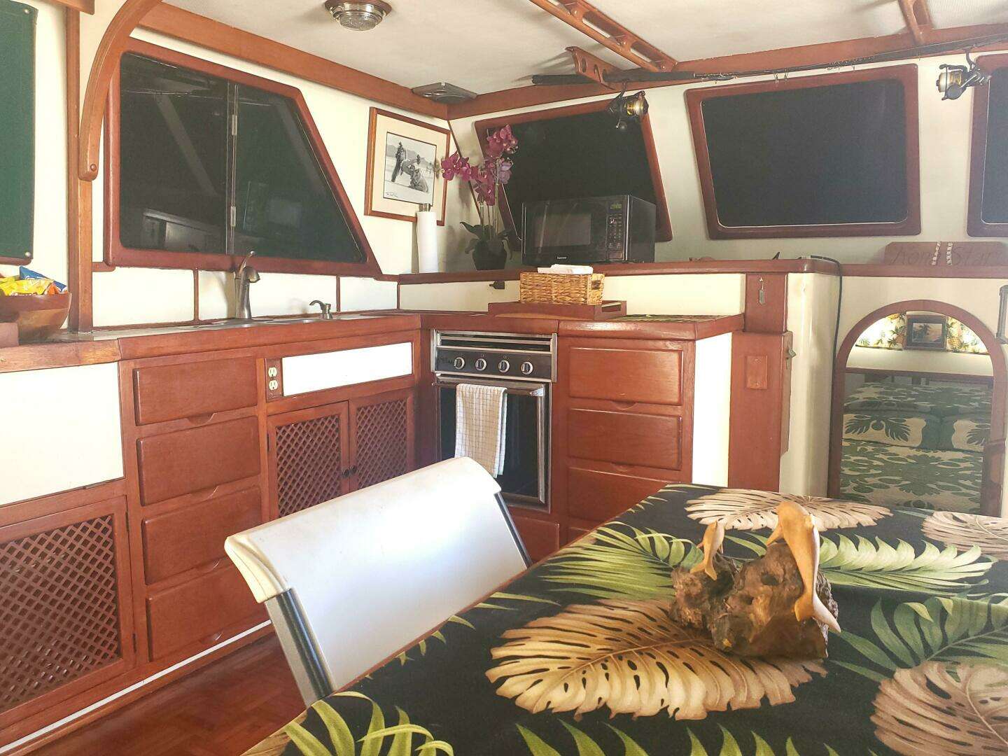 1981 CHB SEDAN-AFT CABIN - Image 23