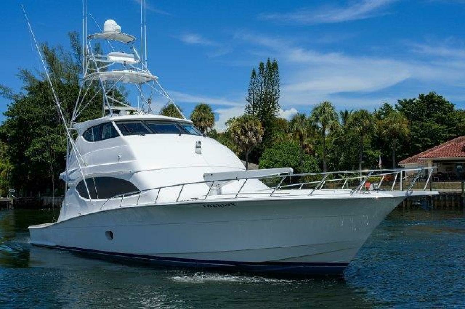 2005 Hatteras 68 Convertible - Image 3