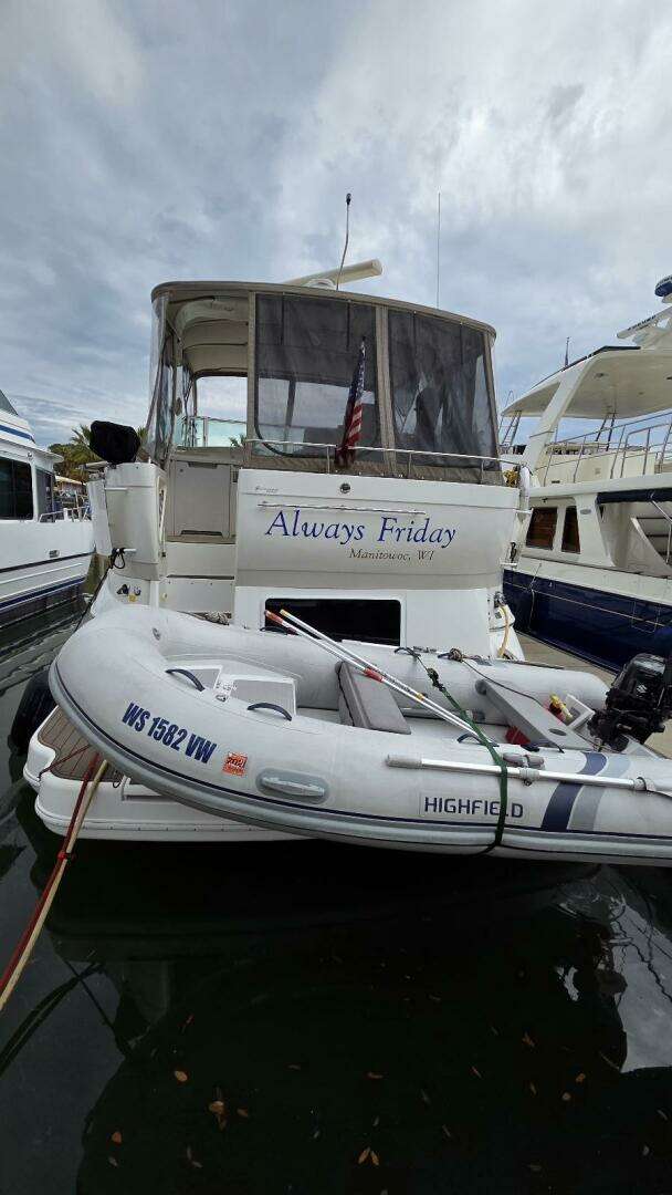 2000 Cruisers Yachts 4450 Express Motor Yacht - Image 4