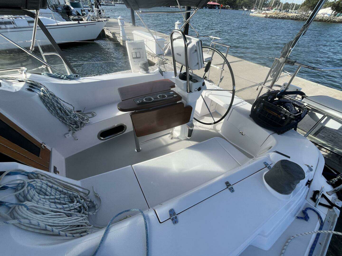 2017 Catalina 355 - Image 15