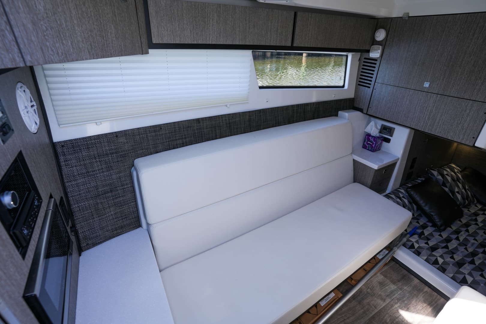 2021 Monterey 385SE Super Express - Image 14