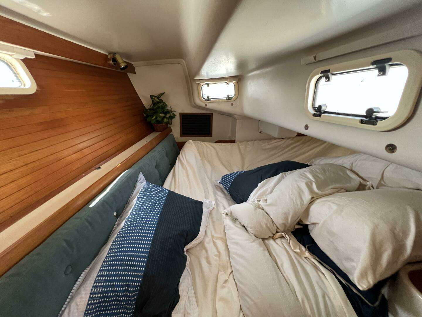 1994 Catalina 320 - Image 33