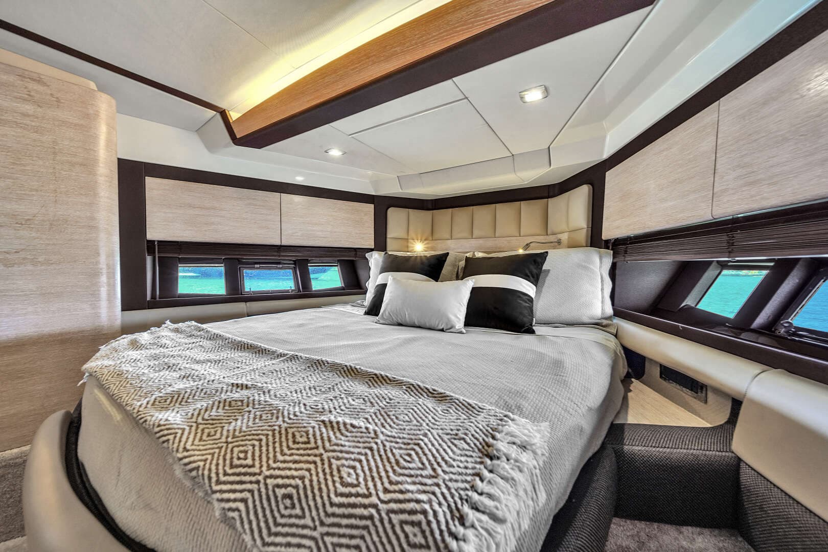 2012 Azimut 64 FLY - Image 71