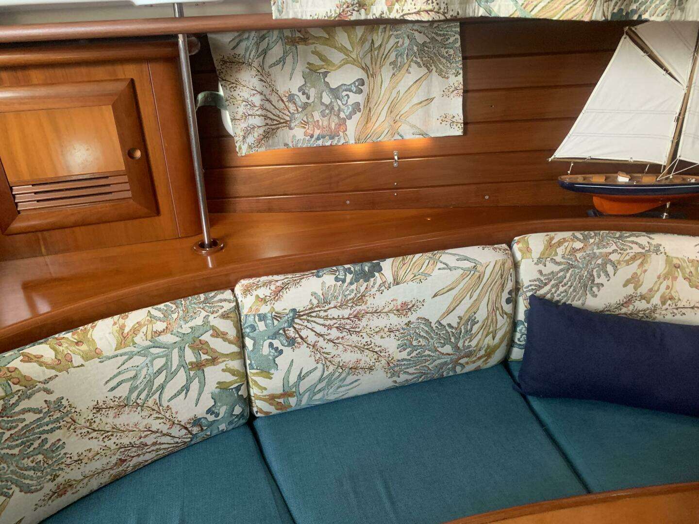 2000 Beneteau 36 Center Cockpit - Image 24