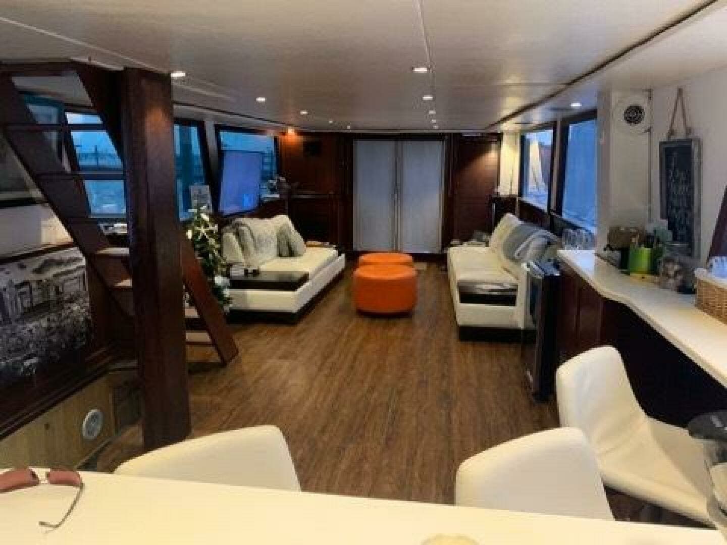 1988 Viking Motor Yacht - Image 8
