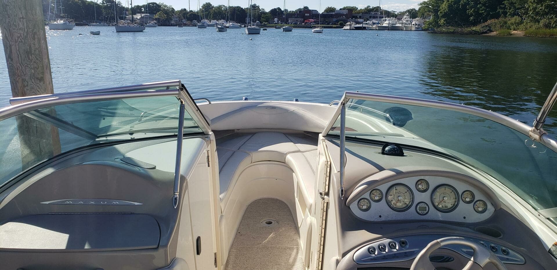 2004 Maxum 2400 SCR - Image 2