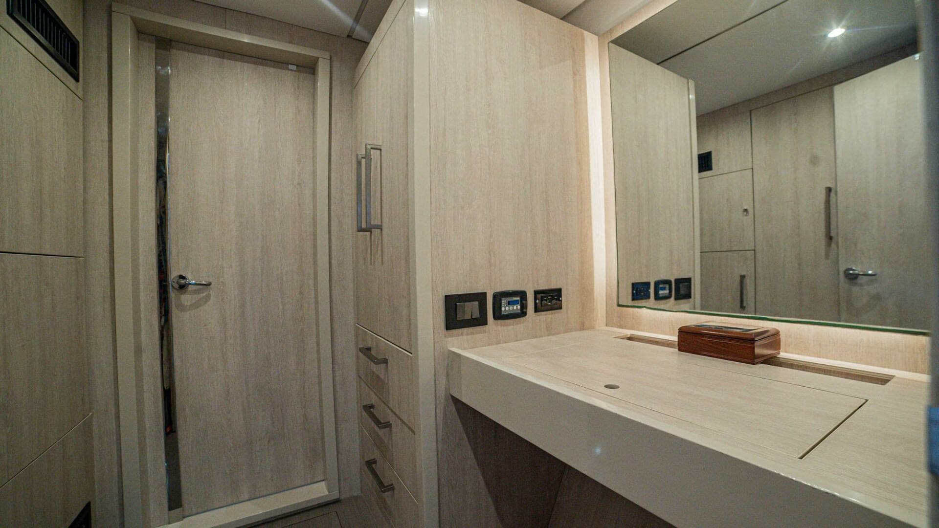 2018 Leopard 58 - Image 32