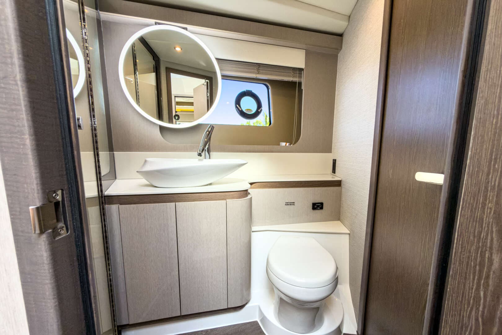 2026 Cruisers Yachts 50 FLY - Image 46