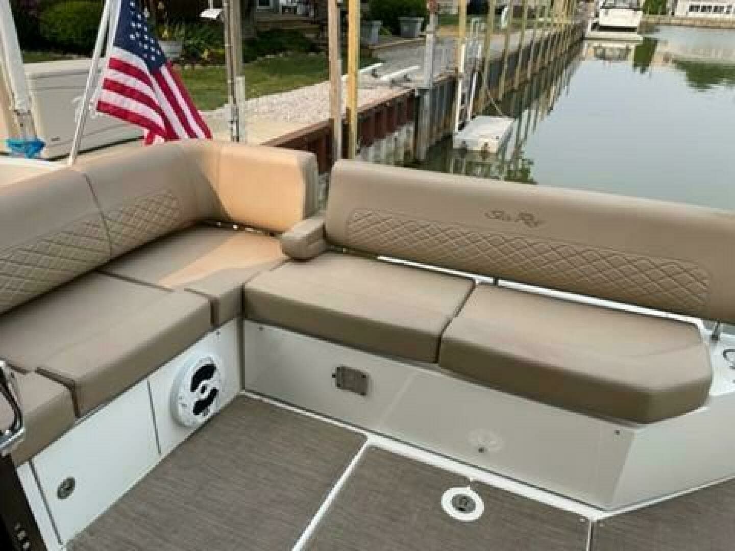 2017 Sea Ray 460 Sundancer - Image 2