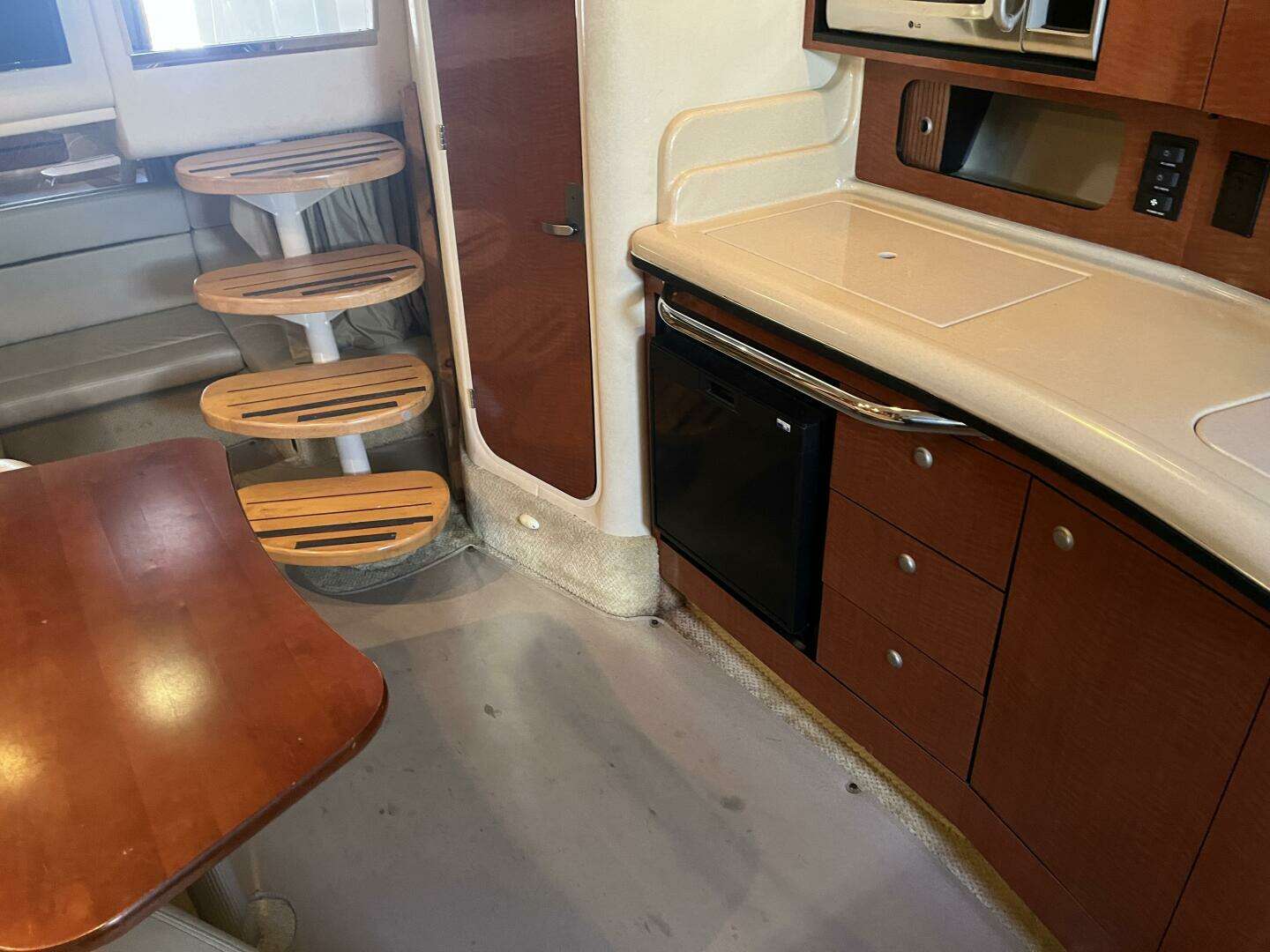 2005 Sea Ray 320 Sundancer - Image 17