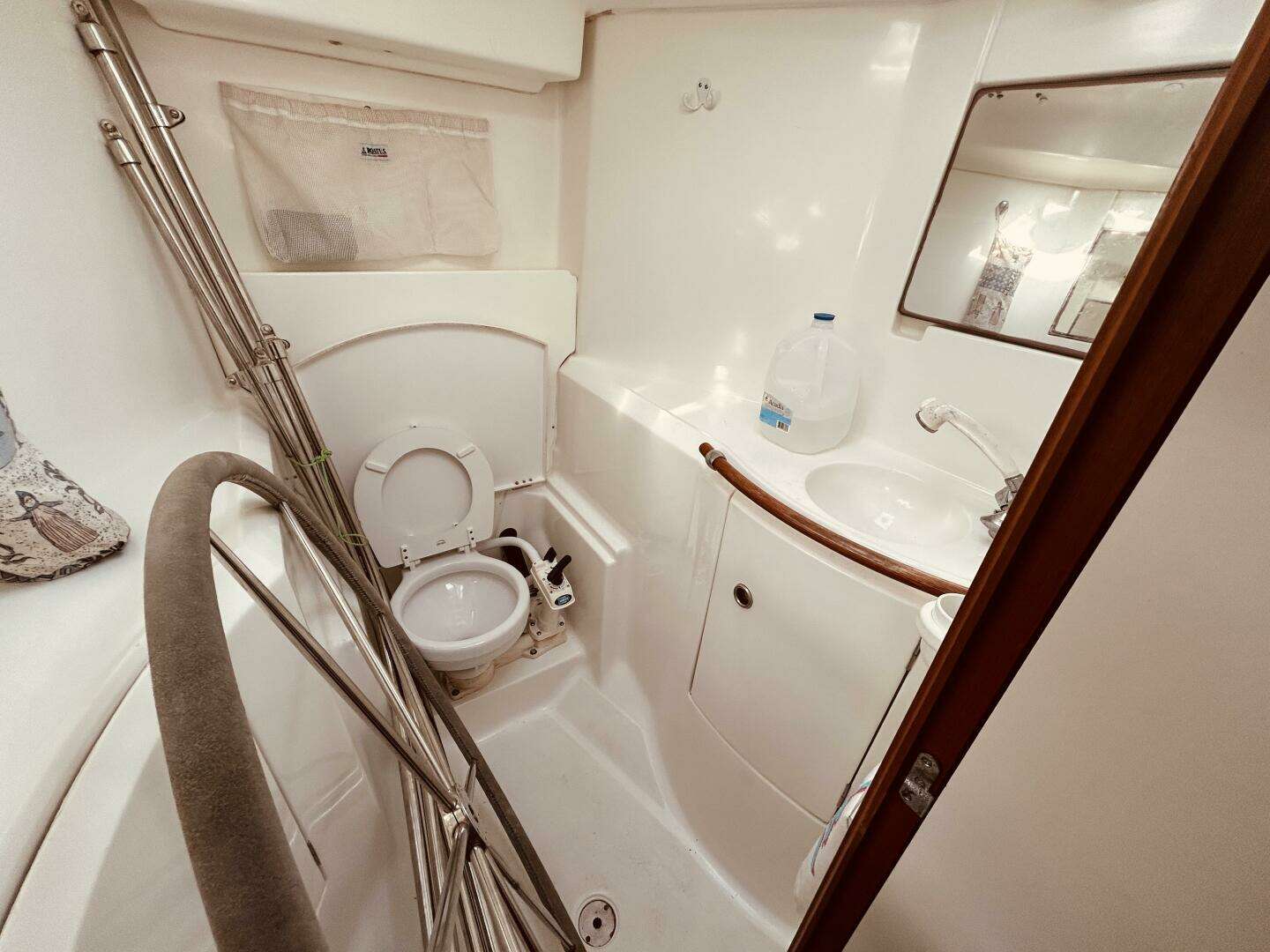 2001 Beneteau 411 - Image 28