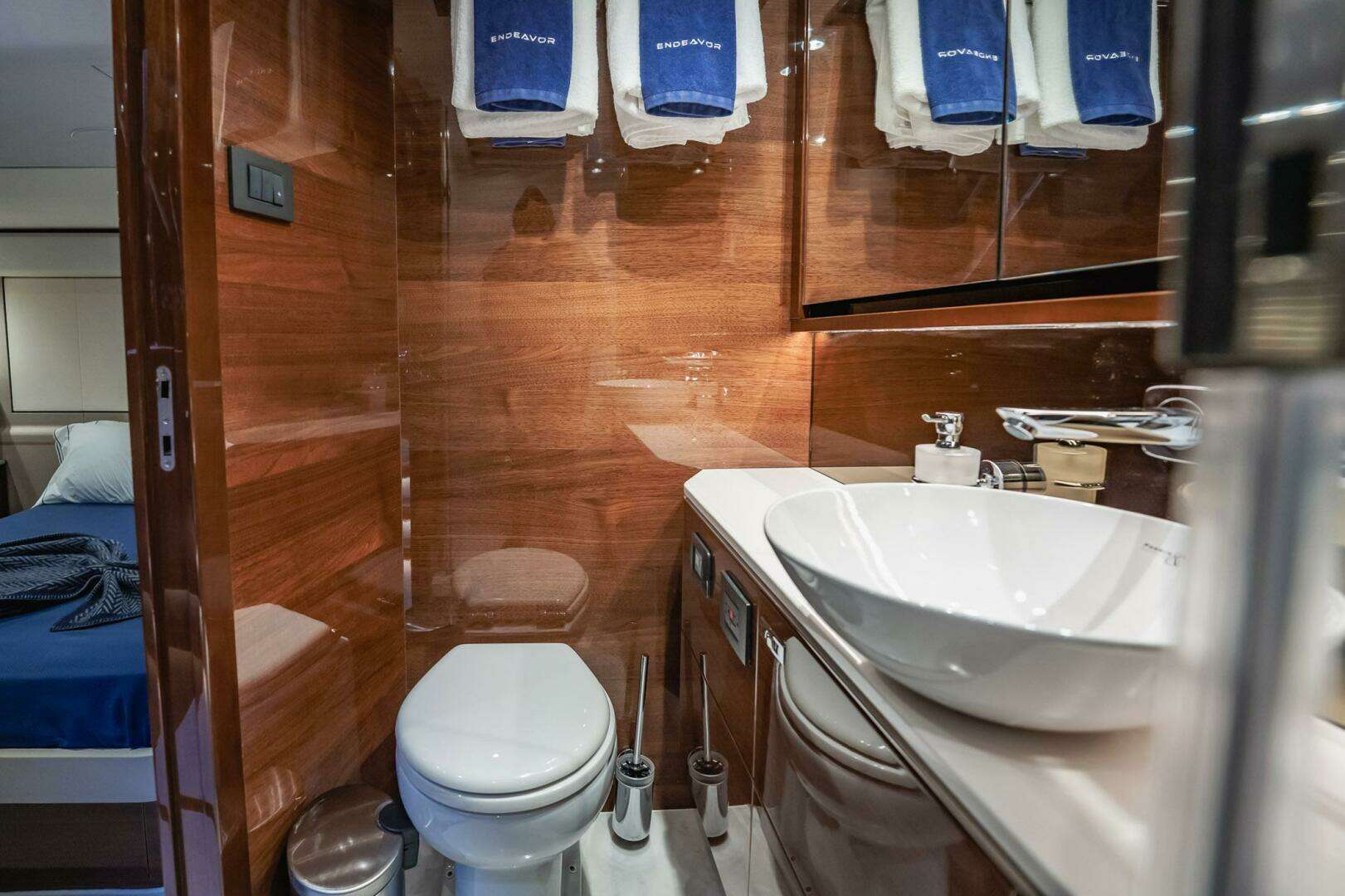 2019 Princess F55 - Image 32