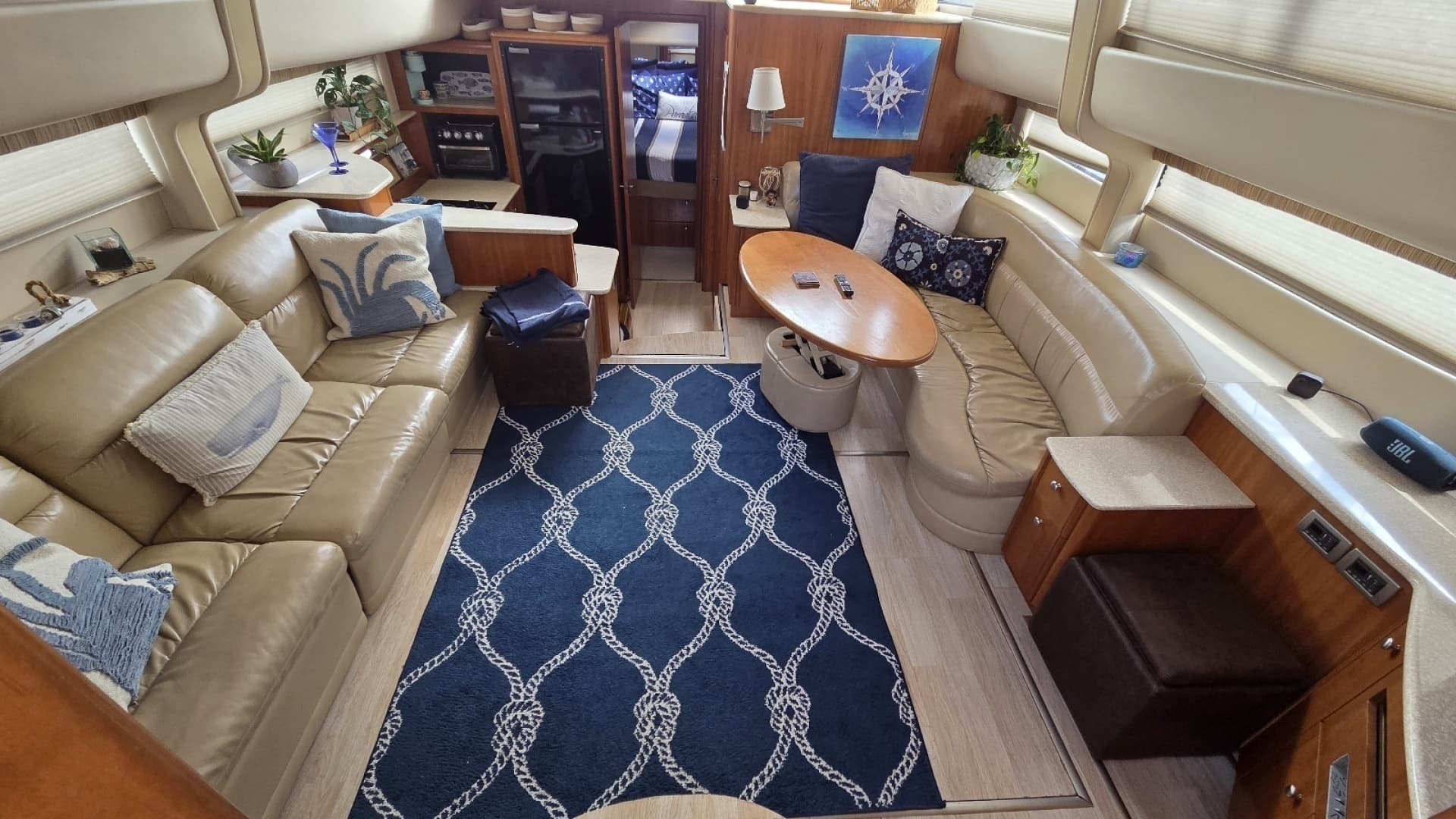 2004 Meridian 459 Aft Cabin Cockpit Motor Yacht - Image 33