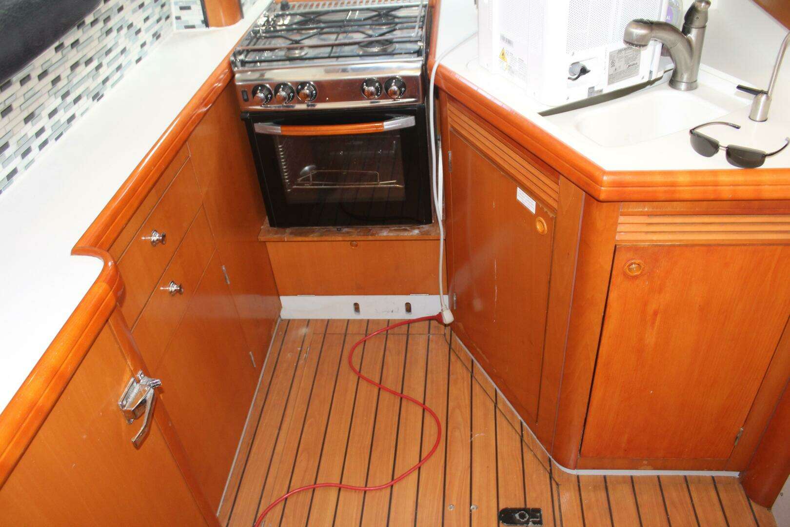 2004 Lagoon 43 Power Cat - Image 8