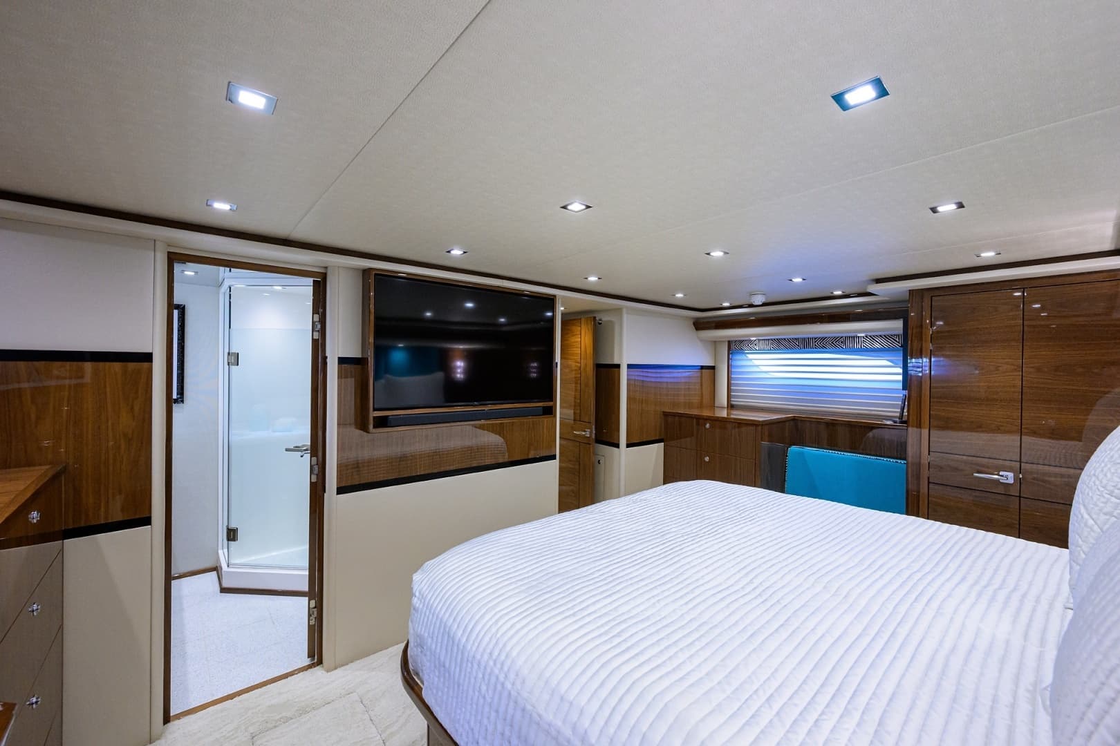 2023 Viking 80 Skybridge - Image 16