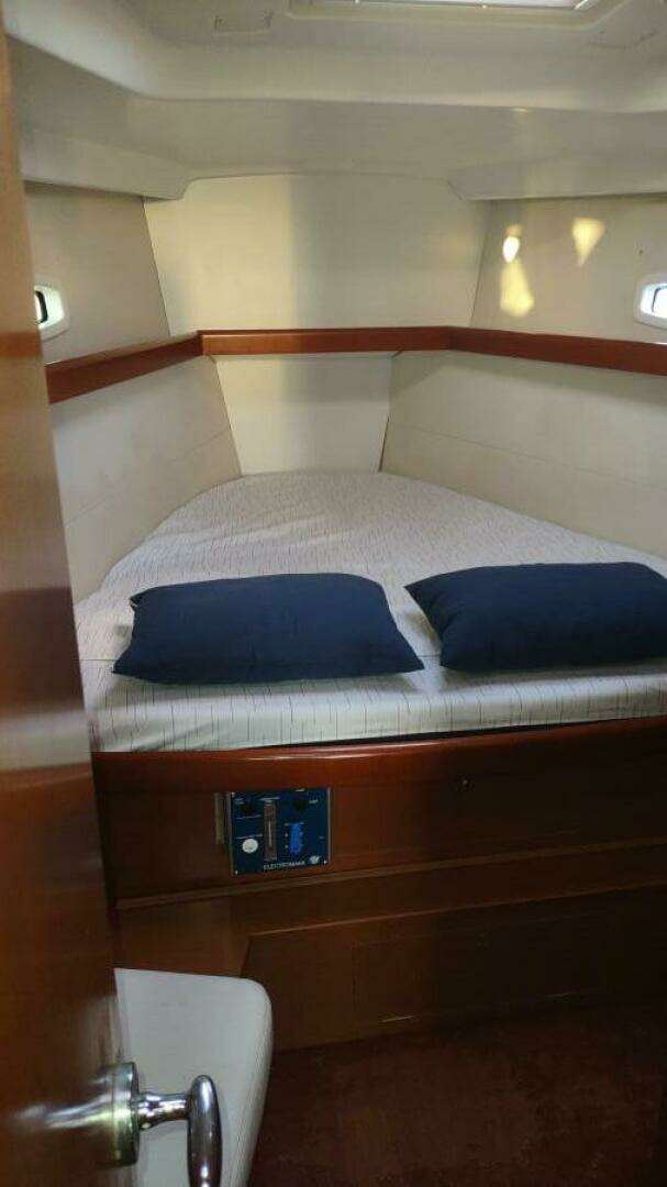 2011 Beneteau Oceanis 43 - Image 12