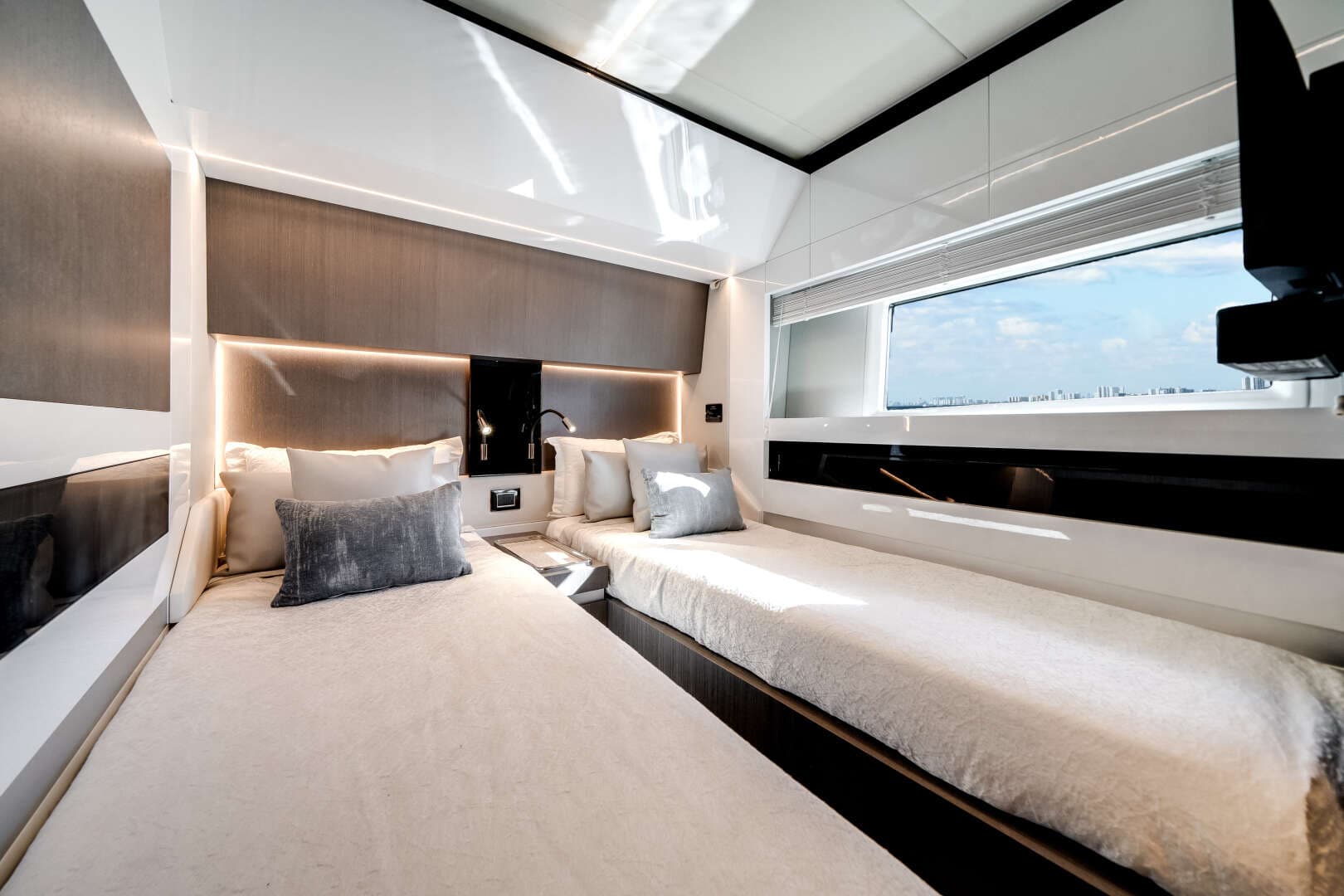 2022 Azimut S7 - Image 23