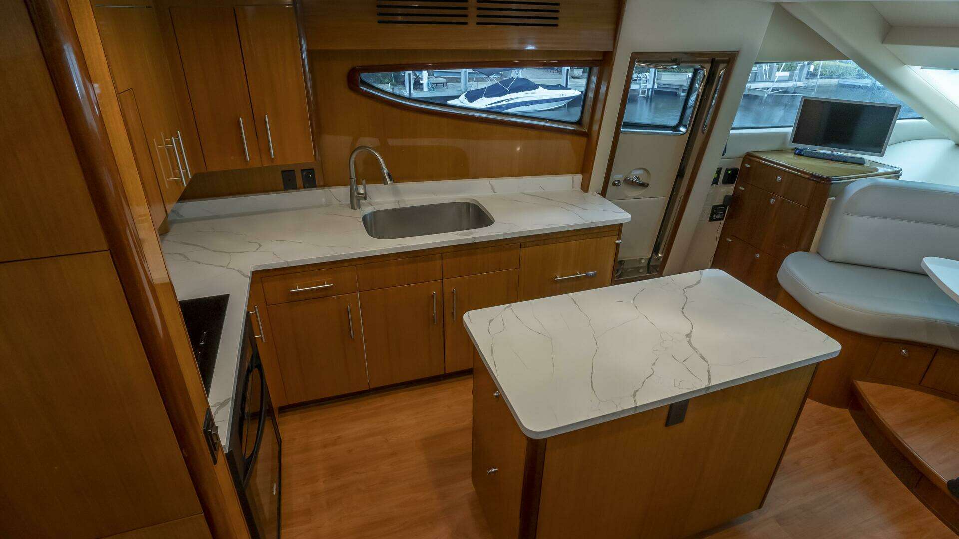 2007 Hatteras 80 - Image 32