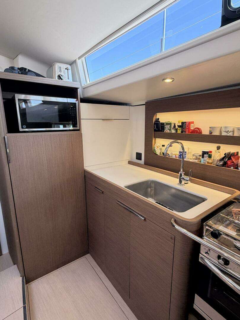 2022 Beneteau Oceanis Yacht - Image 7