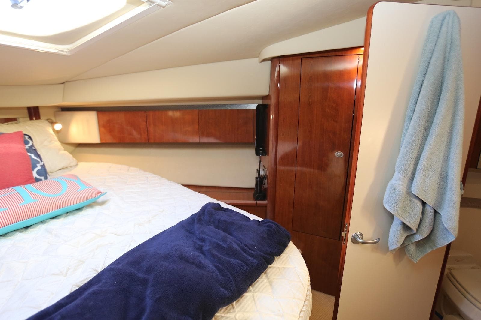 Luxurious cabin interior of 2004 Sea Ray 420 Sedan Bridge yacht.