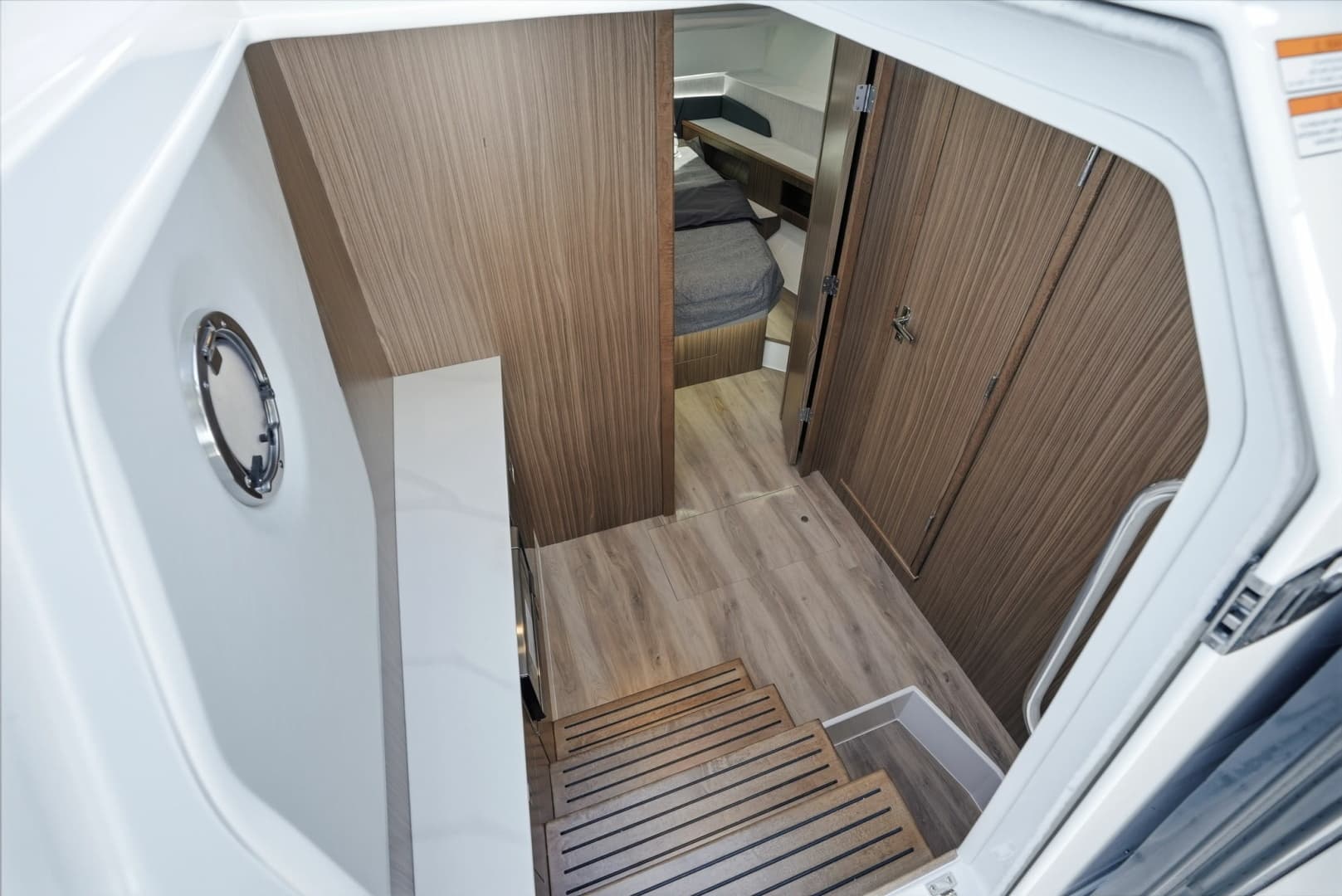 2026 Cruisers Yachts 50GLS OB - Image 35