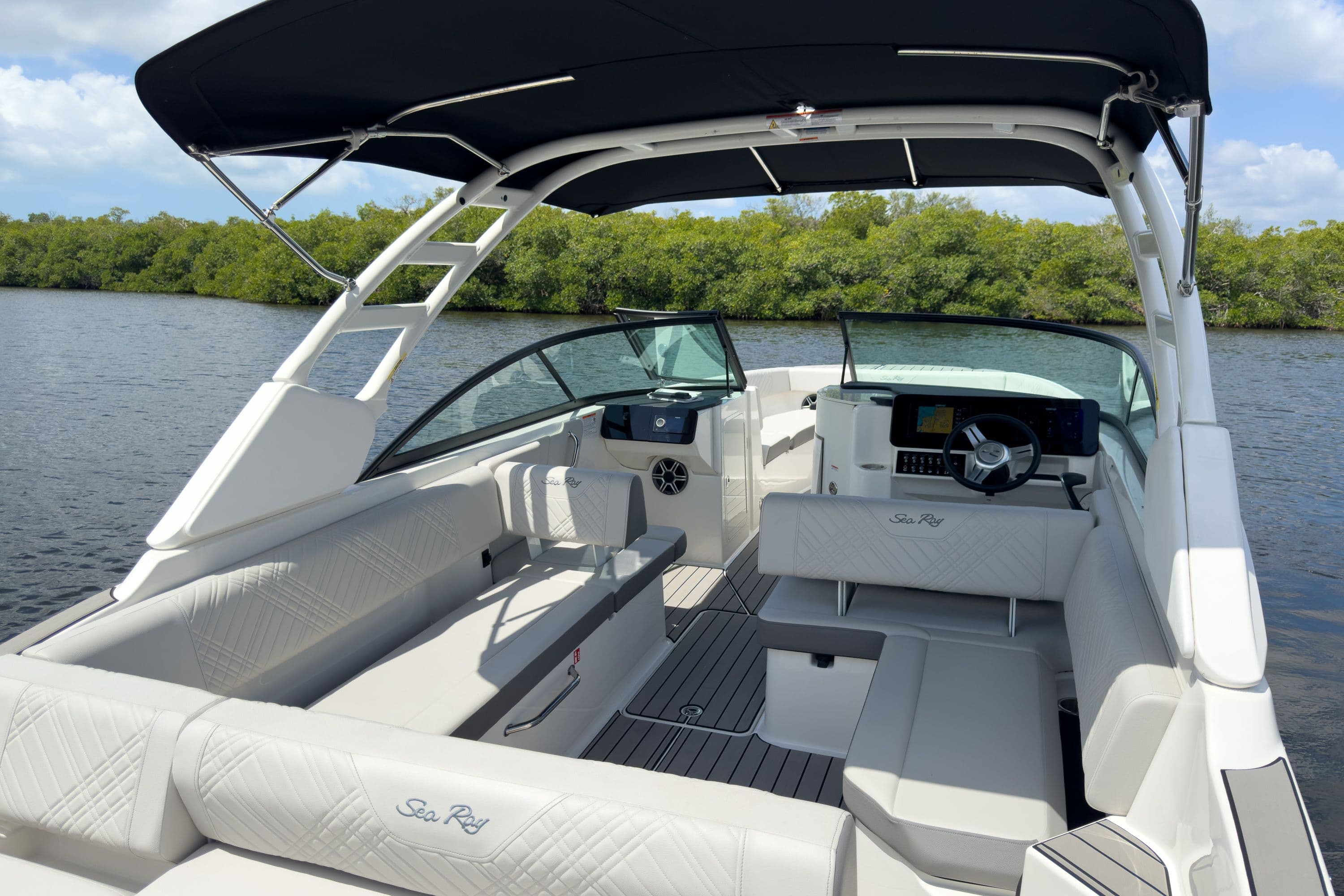 2026 Sea Ray SDX 270 Outboard - 5