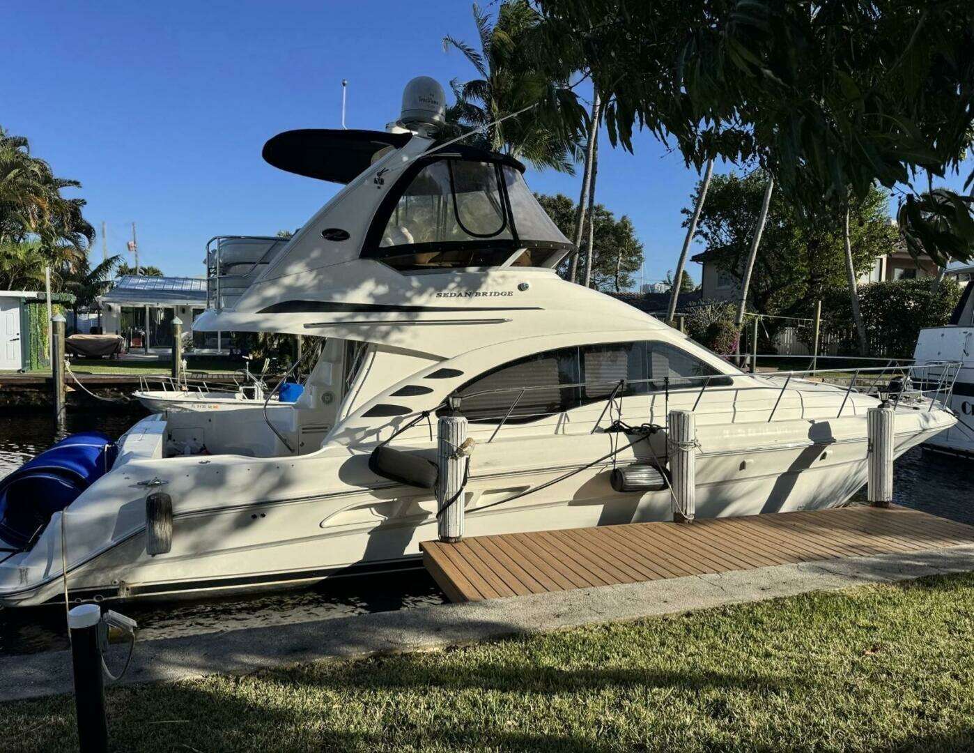 2004 Sea Ray 42 Sedan Bridge - Image 2