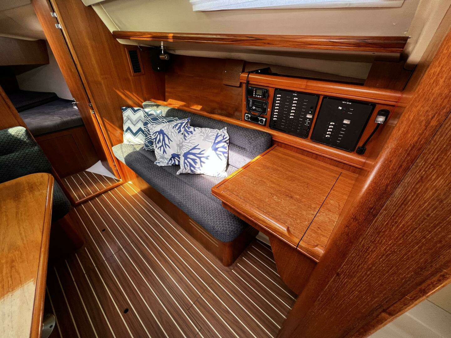 2004 Hunter 33 - Image 72