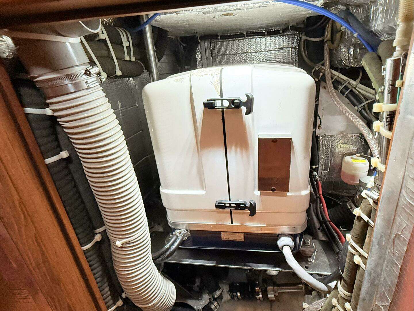 2008 Hylas 46 Center Cockpit - Image 42