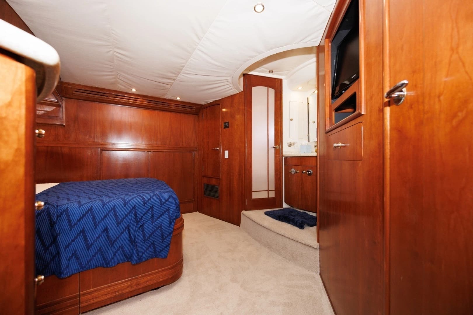 1999 Carver 530 Voyager - Image 15