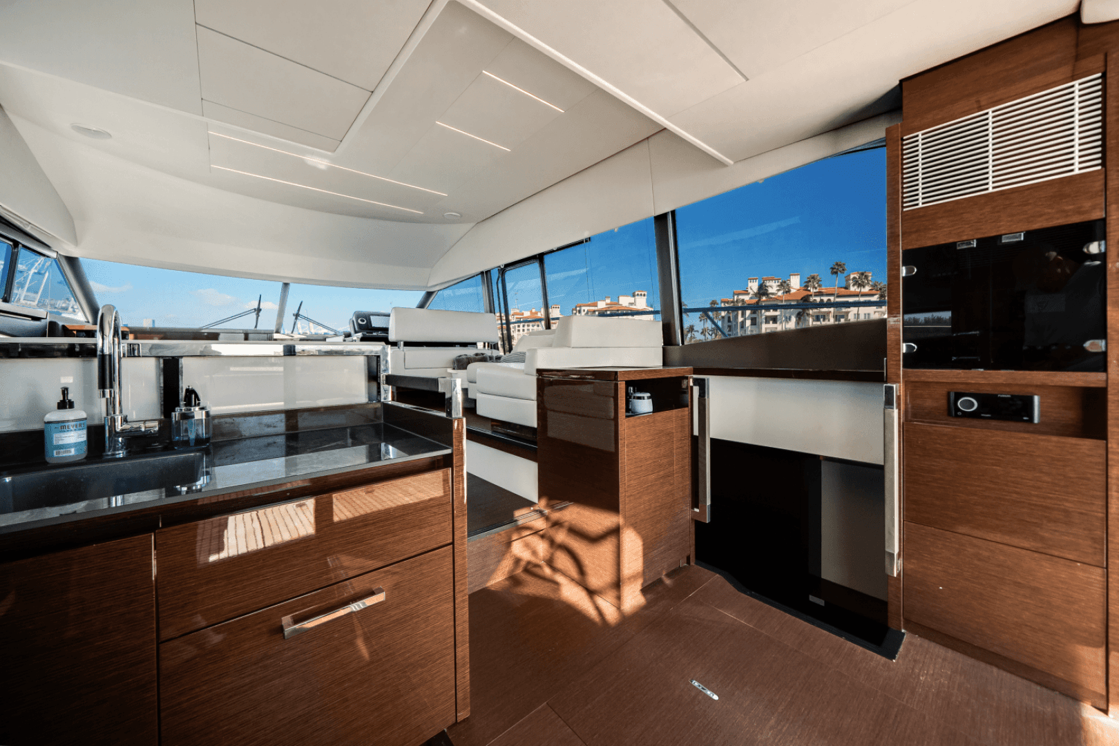 2020 Prestige 520 FLYBRIDGE - Image 30