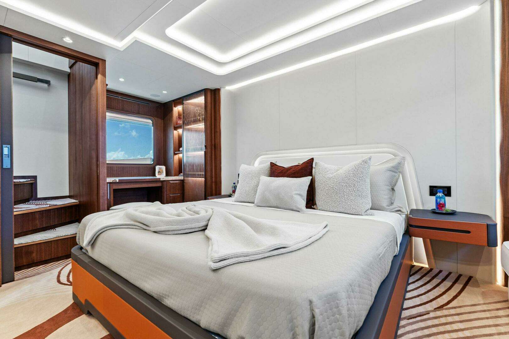 2027 Aquitalia Yachts Flybridge - Image 23
