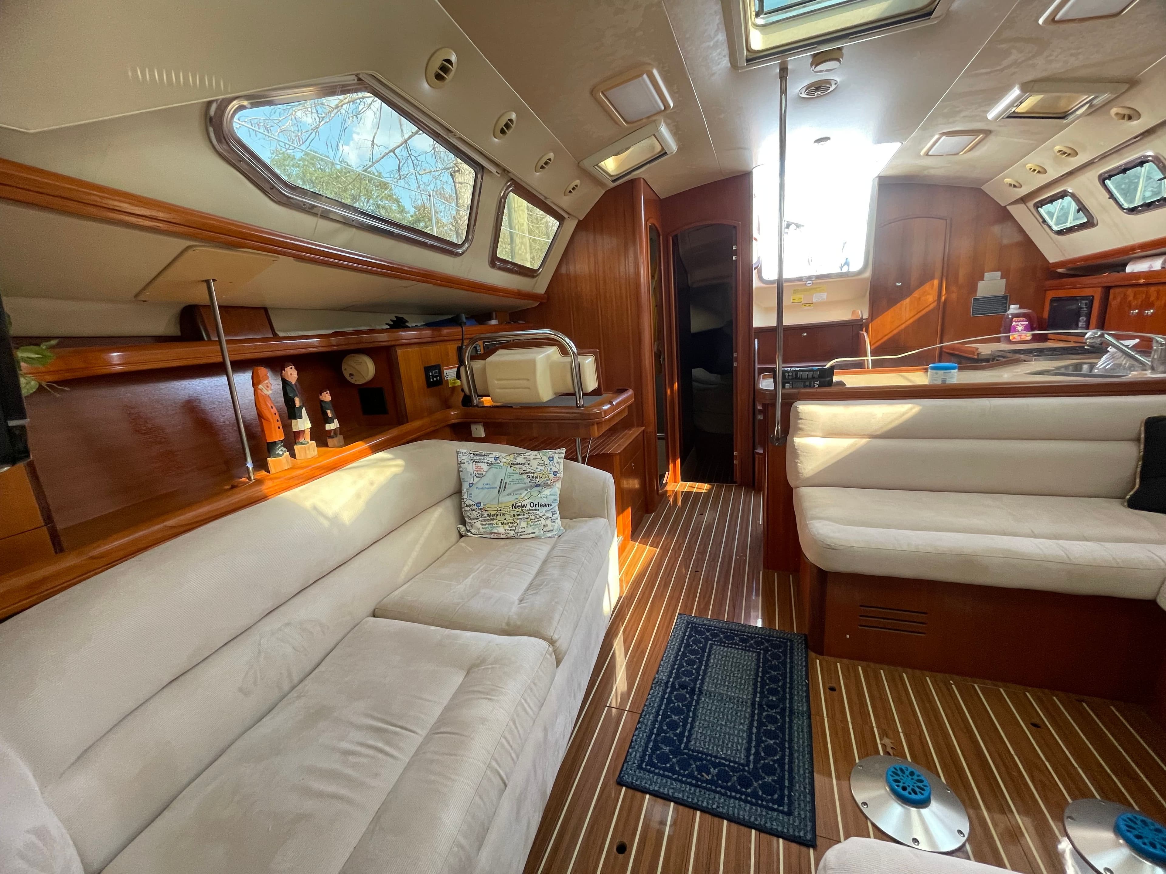 2007 Hunter 41 Deck Salon - 17