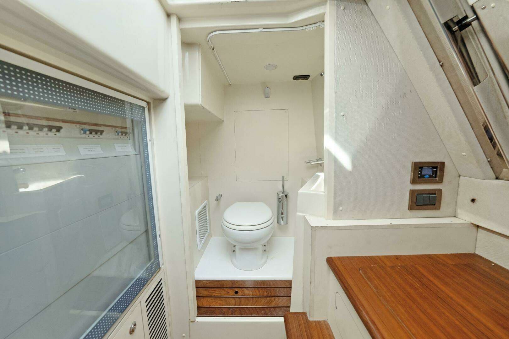 2017 Azimut 60 Flybridge - Image 46