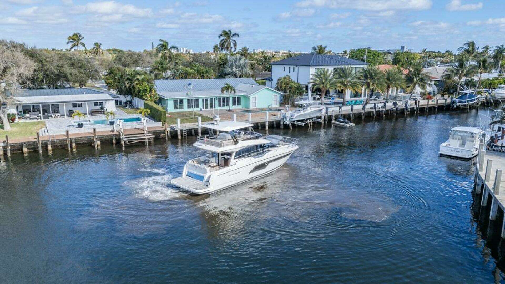 2021 Prestige 520 Flybridge - Image 6