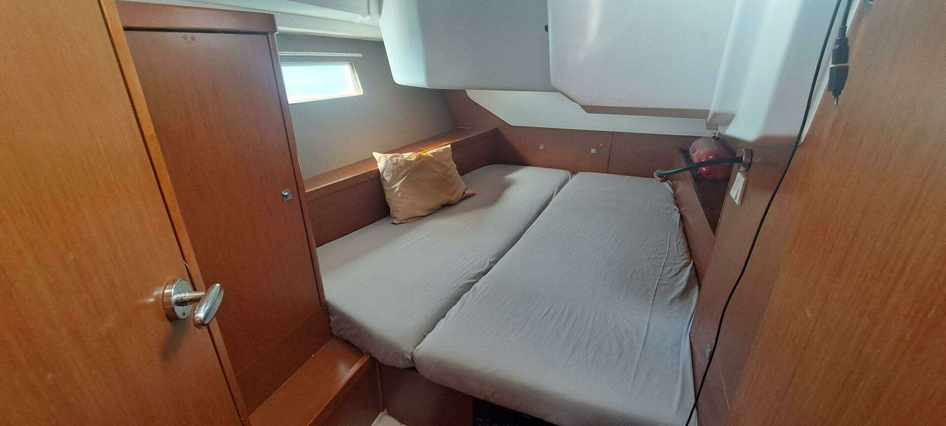 2015 Beneteau Oceanis 45 - Image 14