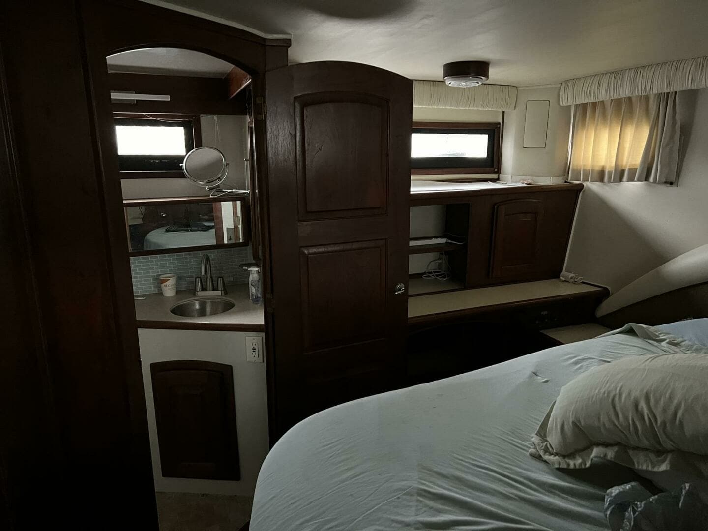 1987 Californian 42 Motor Yacht - Image 22