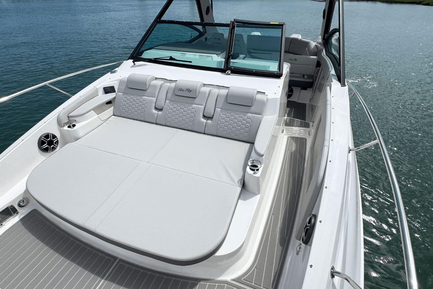 2026 Sea Ray Sundancer 320 Outboard - 22