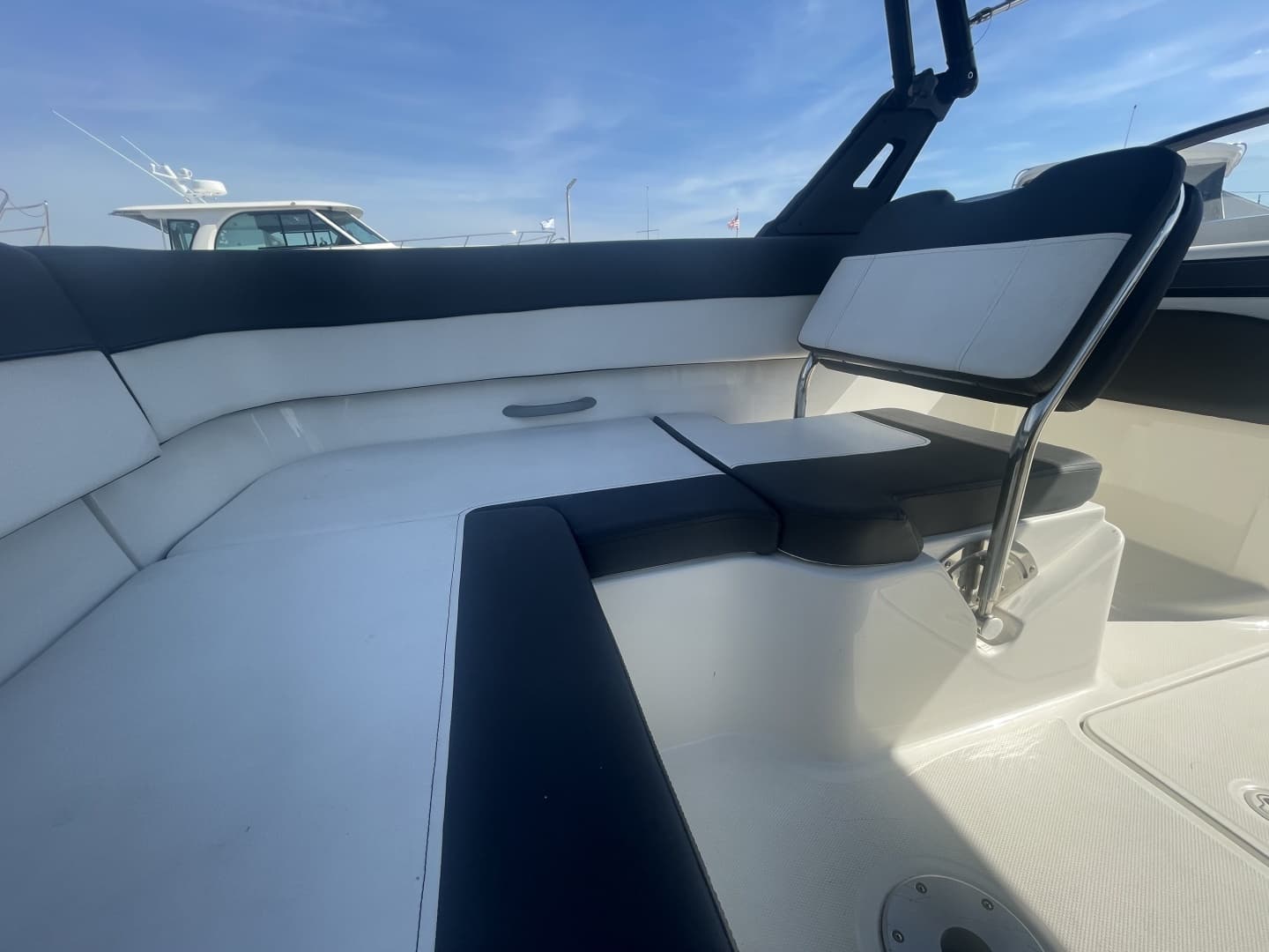 2019 Bayliner VR6 Bowrider I/O - Image 12