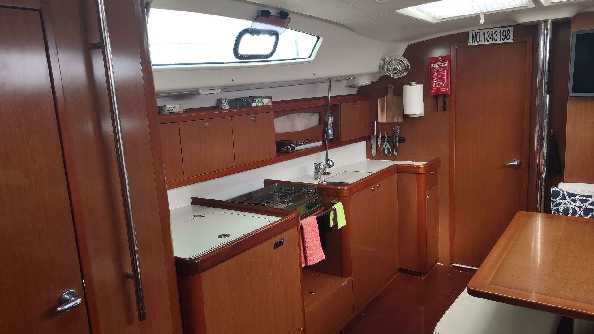 2011 Beneteau Oceanis 43 - Image 10