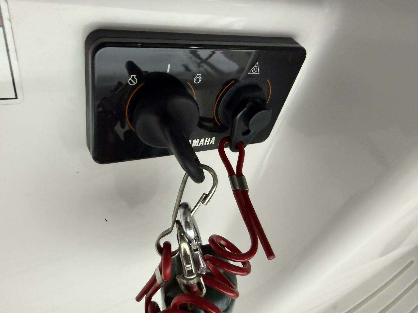 2016 Everglades 230 Center Console - Image 37