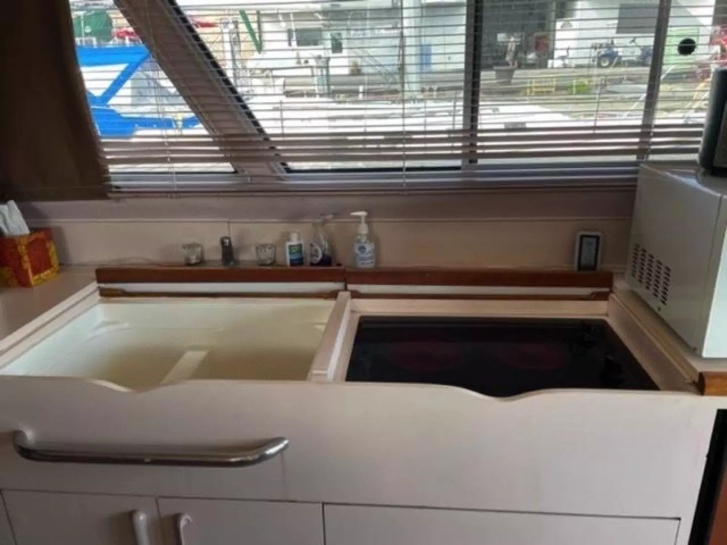 1989 Sea Ray 300 Sedan Bridge - Image 20
