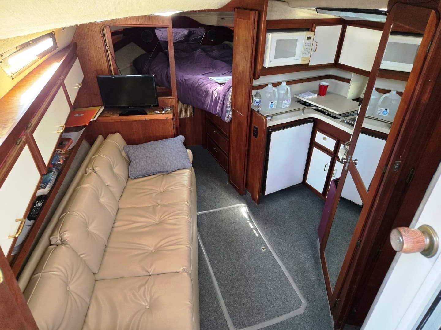 1984 Cruisers Yachts Ultra Vee 336 - Image 15