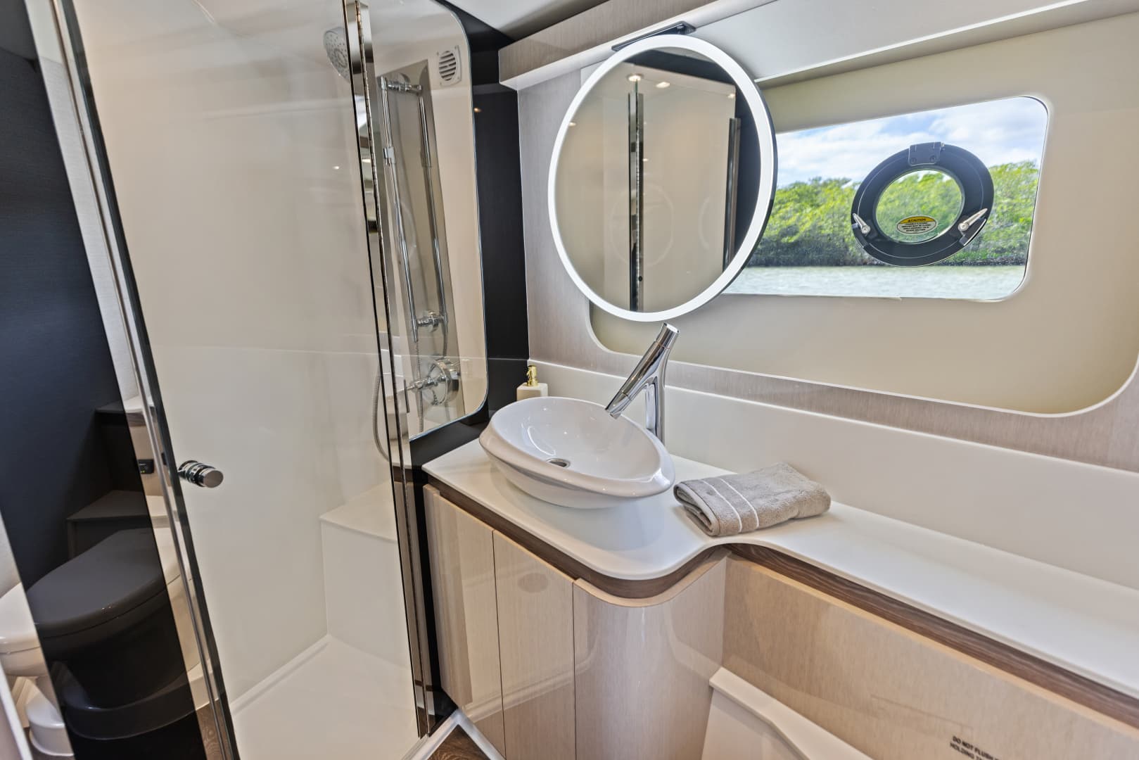 2026 Cruisers Yachts 50 FLY - Image 53